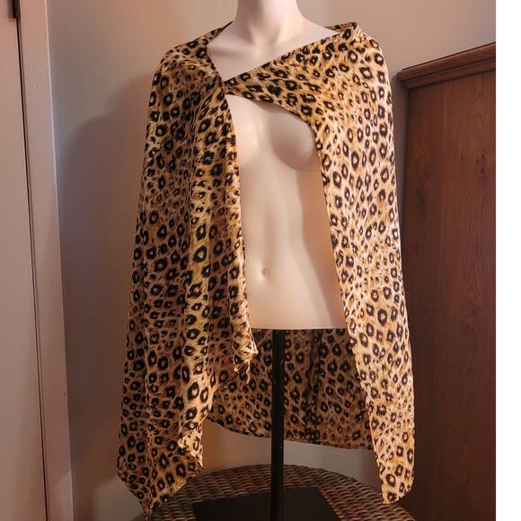 Taiga Leopard Print Semi Sheer Shawl Wrap Cover Up Womens Size 10 Made in USA - Picture 6 of 8